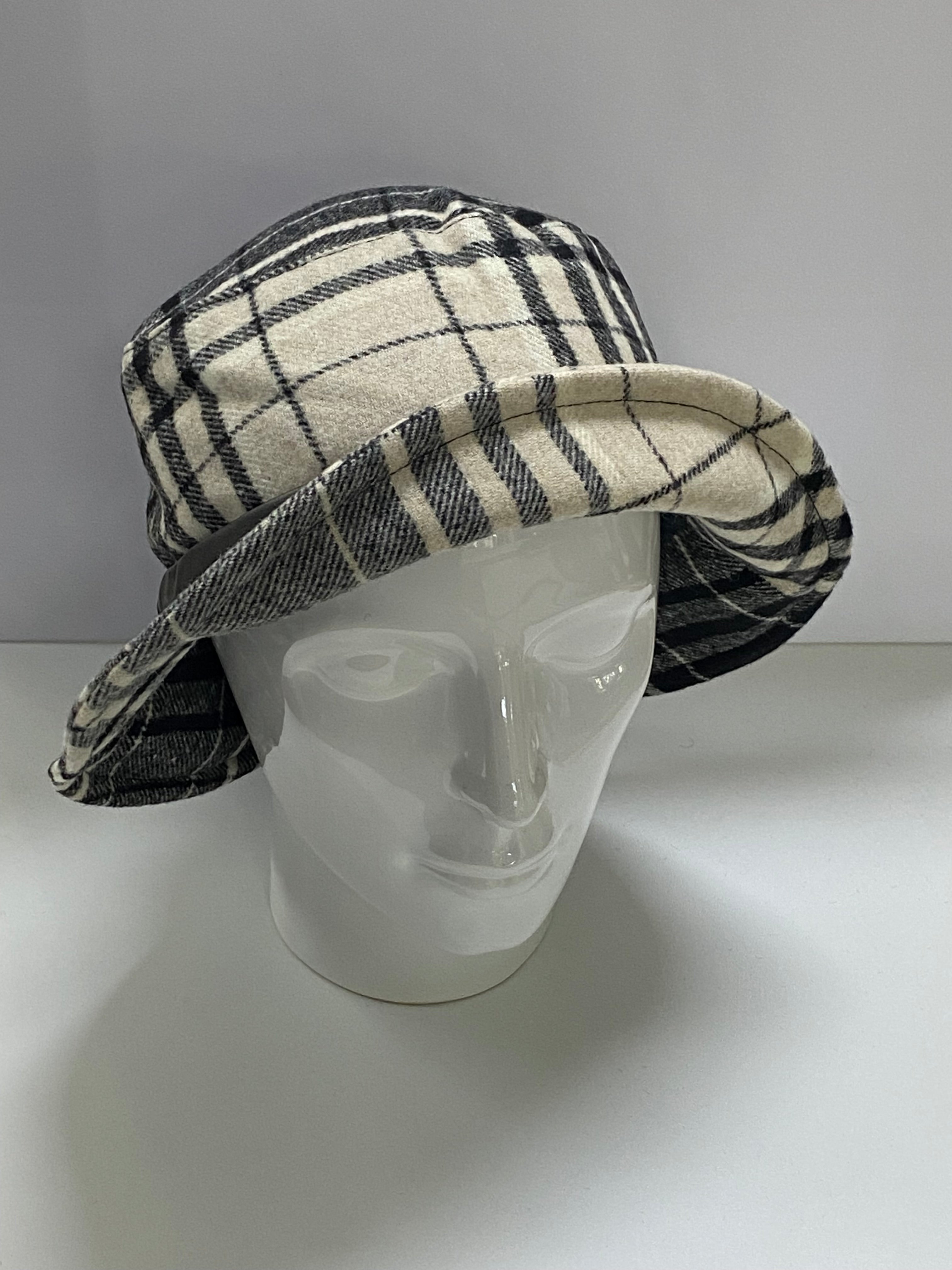 Bob beige à carreaux