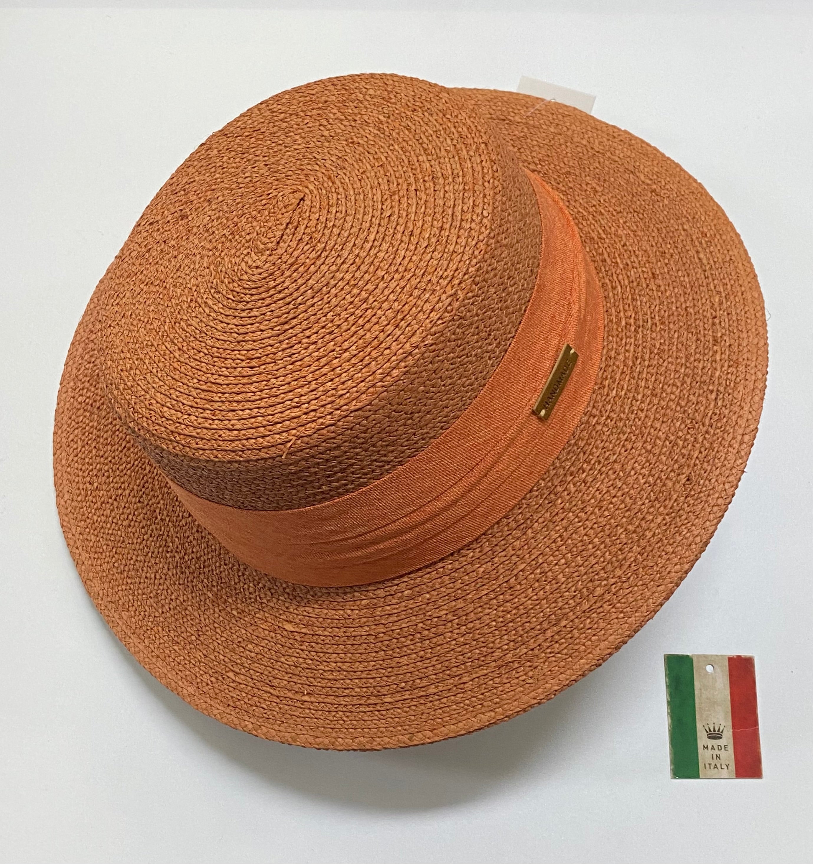 Canotier en raphia coloré