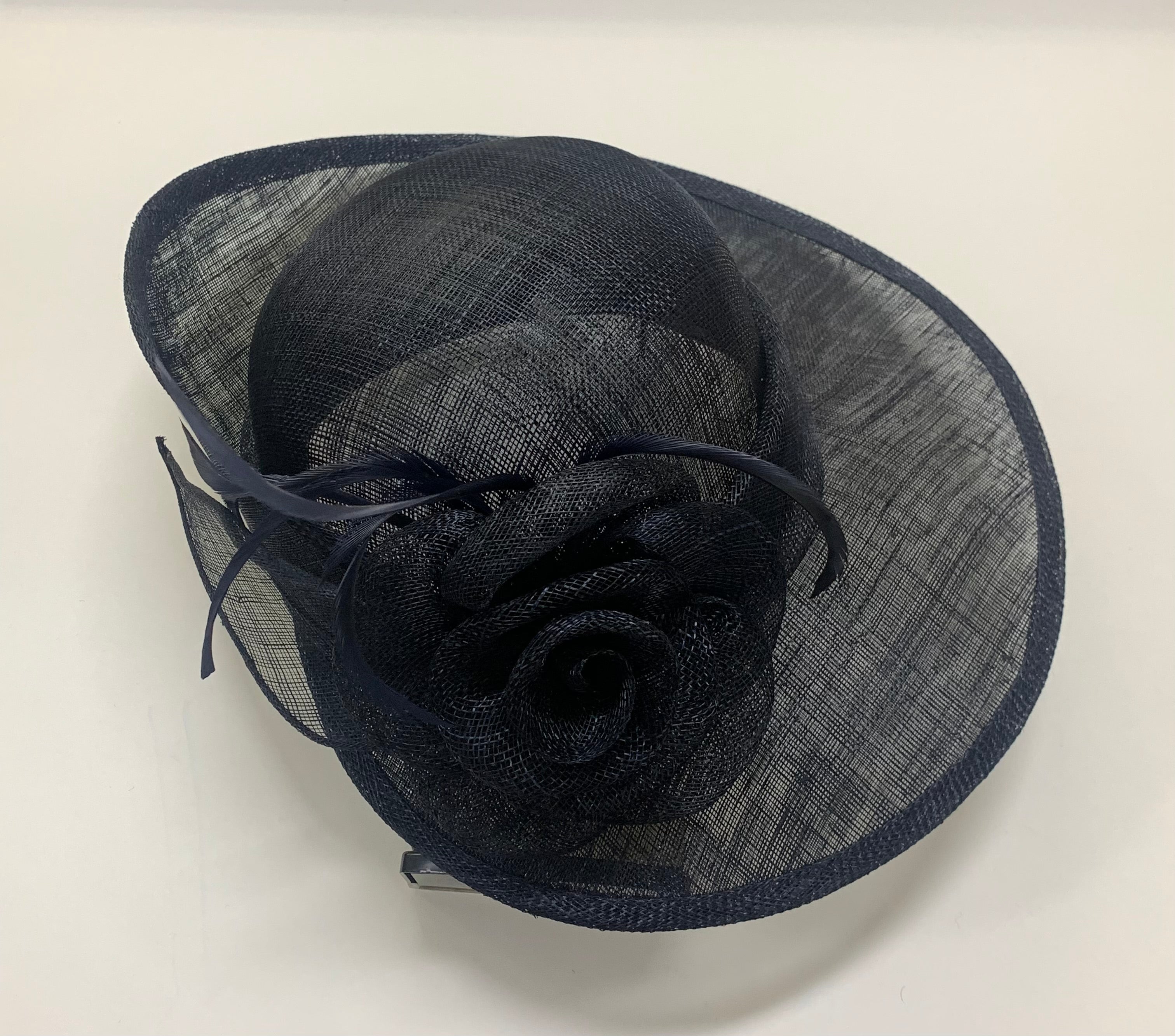 Chapeau en Sisal asymétrique