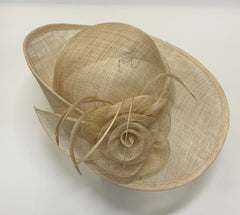 Chapeau sisal asymétrique
