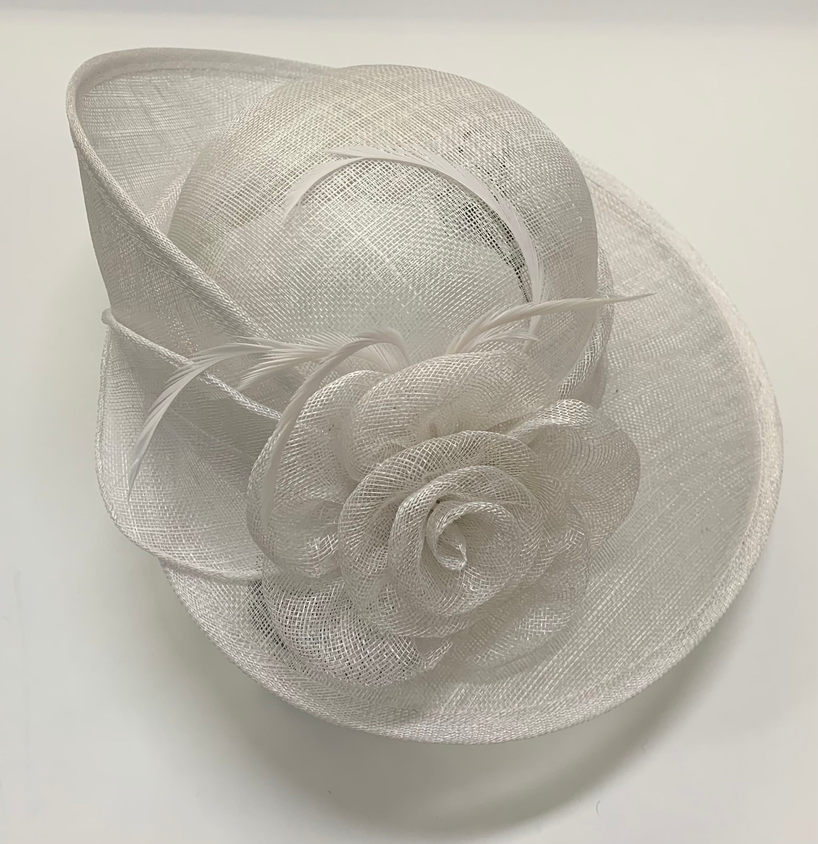 Chapeau sisal asymétrique